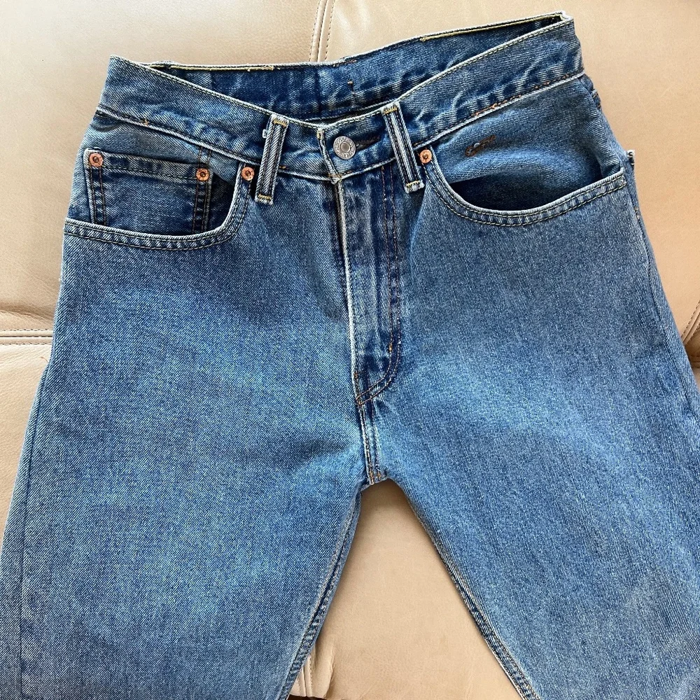 Lenny | Embroidered 'Hey There' Jeans - Picture 2 of 6